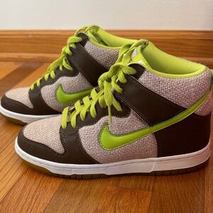Nike (Shrek) Dunk High-Tops (GS) - Unisex. Men 6, Women 7.5, Big Kids 6Y